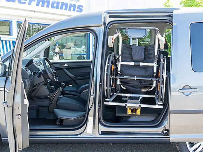 VW Caddy mit vollautomatischem Rollstuhl-Verladesystem