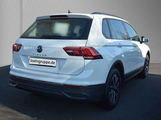 Verkauft VW Tiguan R-Line 2.0 TDI SCR ., gebraucht 2023, 1 km in Schlaitdorf